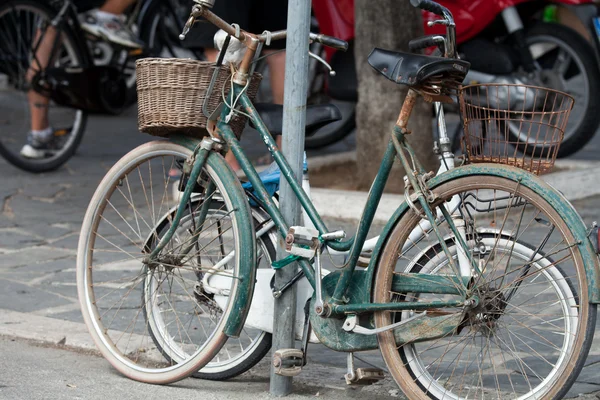Old bicycle. — Stock Photo, Image