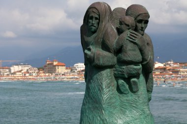 Viareggio, L 'attesa. Denizci ailesinin anıtı.