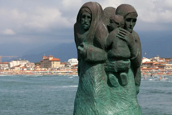 Viareggio, L'attesa. Monument to the sailors family — Stock Photo, Image