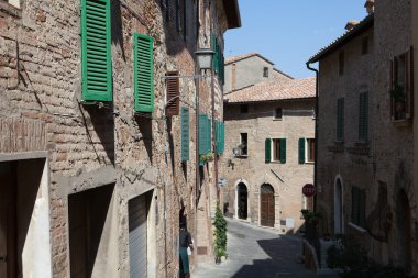 tuscan kasabanın dar sokak