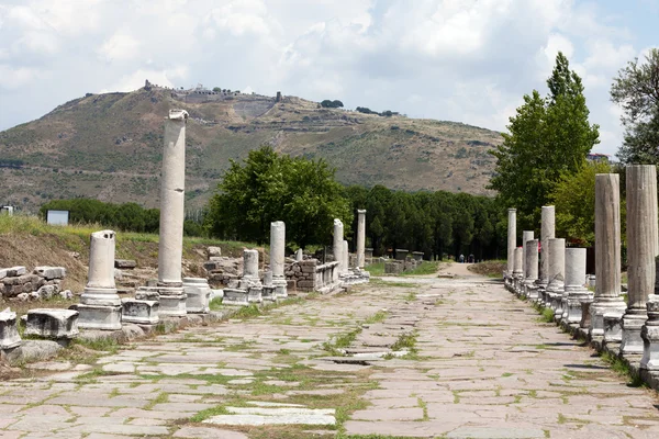 Via tecta, de Romeinse Heilige straat die leidt tot de asklepion — Stockfoto