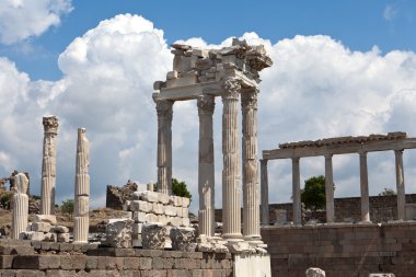 Tapınak trajan, pergamon acropolis
