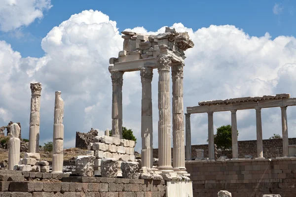 Az Akropolisz, a Pergamon Traianus templom — Stock Fotó