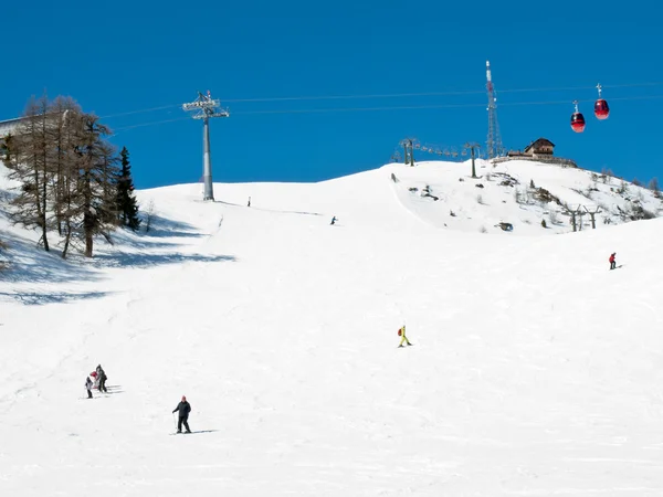 在阿尔卑斯山滑雪区域 — 图库照片