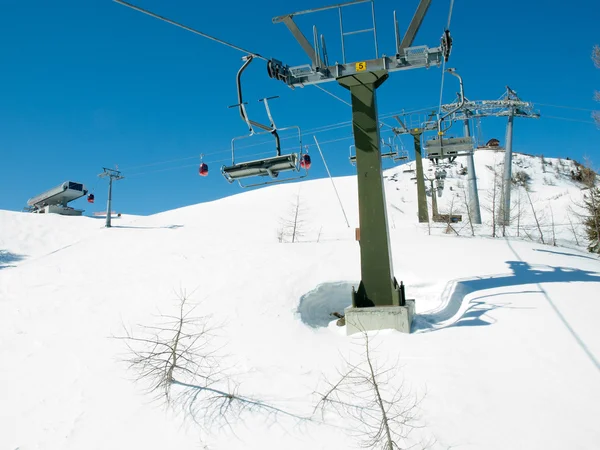 在阿尔卑斯山滑雪区域 — 图库照片