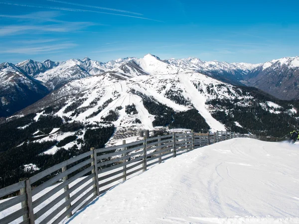 Área de esqui nos Alpes — Fotografia de Stock
