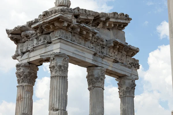 Tempel van Trajanus op de Akropolis van pergamon — Stockfoto