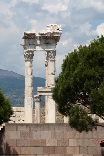 Tempio di Traiano all'Acropoli di Pergamo — Foto Stock