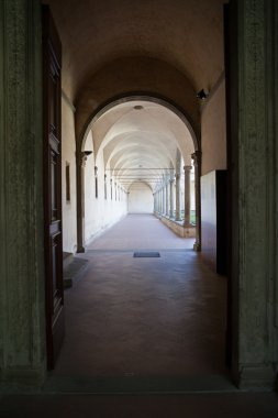 iç avlu bazilika santa croce Floransa,