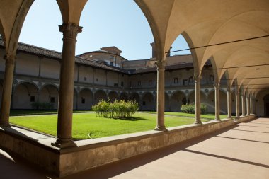 iç avlu bazilika santa croce Floransa,