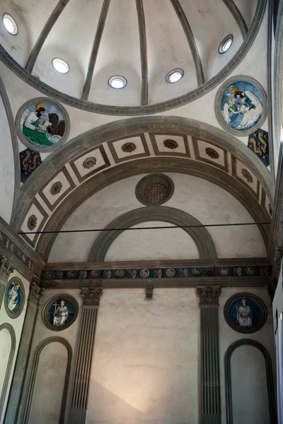 Florença - Santa Croce, interior da Capela dos Pazzi — Fotografia de Stock