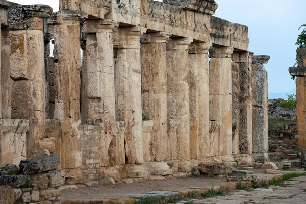 Ruiny starożytnego miasta hierapolis — Zdjęcie stockowe