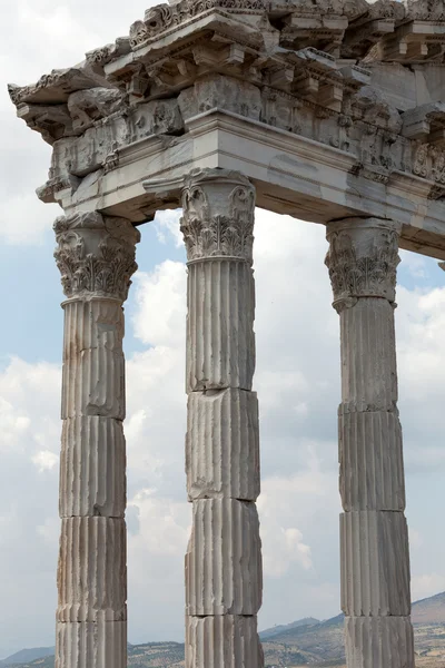 Tempel van Trajanus op de Akropolis van pergamon — Stockfoto