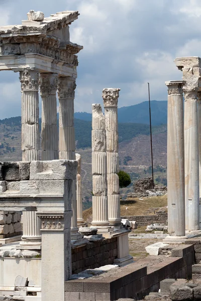 Tempel van Trajanus op de Akropolis van pergamon — Stockfoto