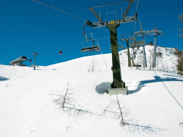 Zona de esquí en los Alpes —  Fotos de Stock