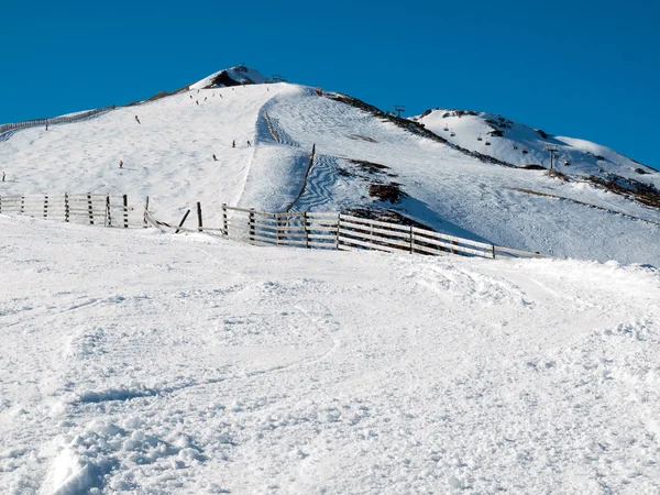Zona de esquí en los Alpes — Foto de Stock