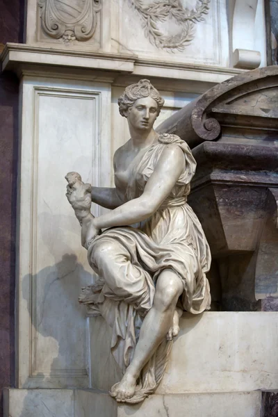 Florens - santa croce.tomb av michelangelo buonarroti — Stockfoto