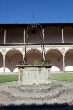 iç avlu bazilika santa croce Floransa,