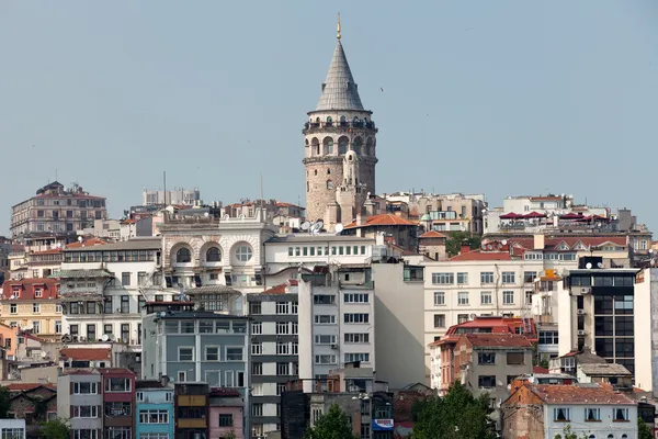 Galata toren in beyoglu district van Istanboel, Turkije — Stockfoto