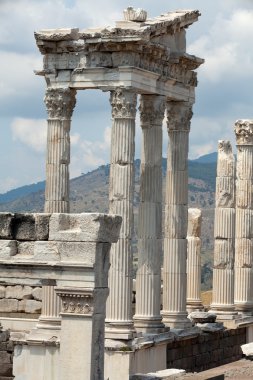 Tapınak trajan, pergamon acropolis