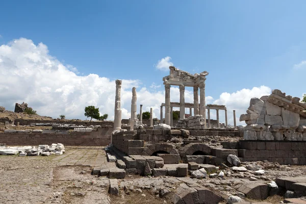 Храм Траяна в Acropolis Pergamon — стокове фото