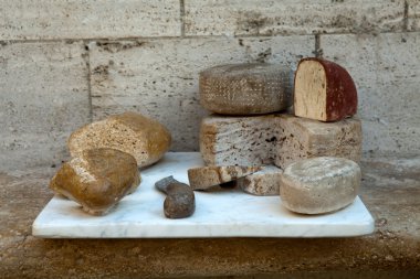 Tuscan peynir ve ekmek ston ile gerçekleştirilen