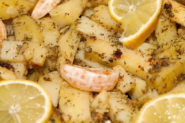 Kartoffeln gebraten mit Kräutern — Stockfoto