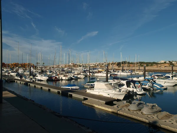 Jachtový přístav v Portimau. Algarve, Portugalsko — Stock fotografie