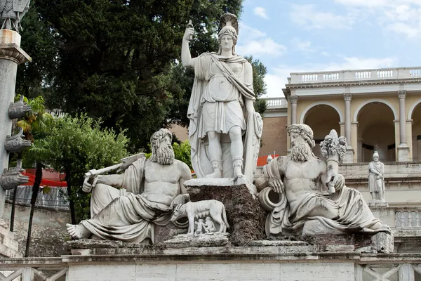 Rome - sculpture et fontaine de Piazza del Popolo — Photo