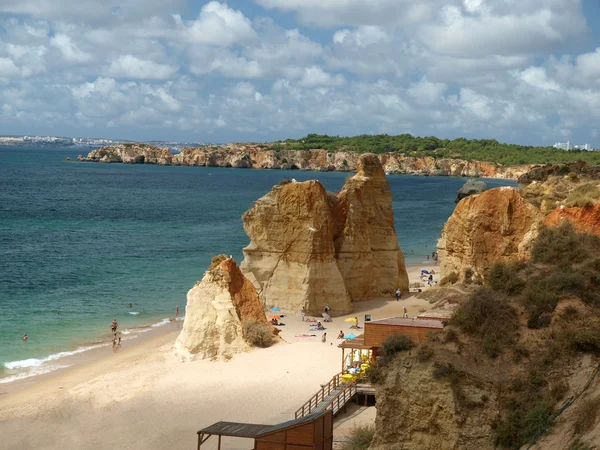 Ein Abschnitt des idyllischen Strandes Praia de Rocha an der Algarve — Stockfoto