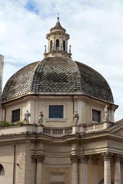 Roma - iglesia de Santa Maria dei Miracoli en Piazza del Popolo —  Fotos de Stock