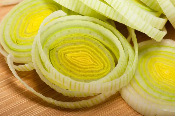 Sliced Leeks on woden table — Stock Photo, Image