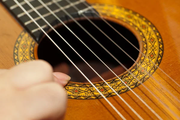 Close-up van akoestische gitaar — Stockfoto