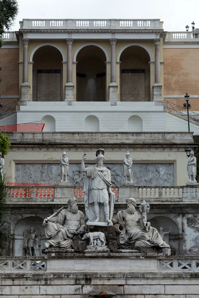 Rome - sculpture et fontaine de Piazza del Popolo — Photo