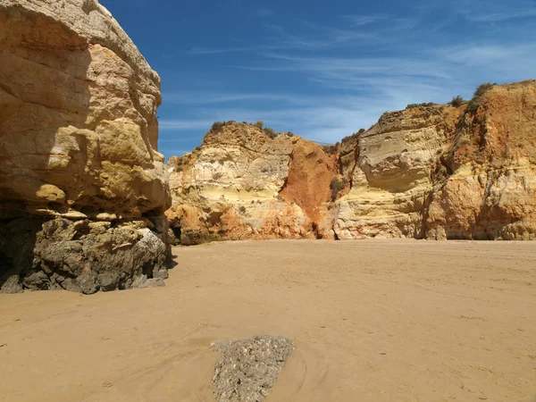 Ein Abschnitt des idyllischen Strandes Praia de Rocha an der Algarve. — Stockfoto