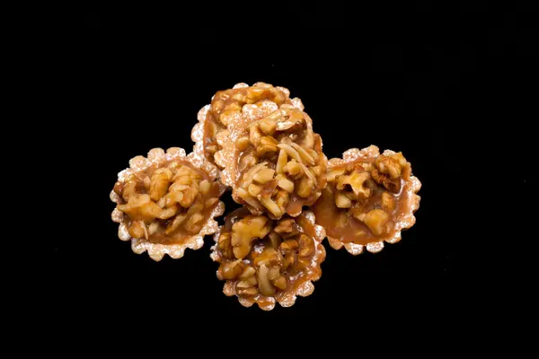 Galletas orgullosas con nueces y el caramelo — Foto de Stock