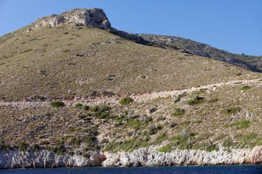 Türkiye'nin güneyinde bodrum kayalık sahil