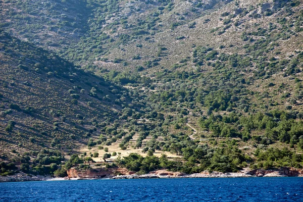 Türkiye'nin güneyinde bodrum kayalık sahil — Stok fotoğraf