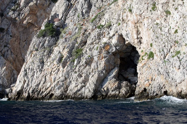 De rotsachtige kust van Turkije ten zuiden van bodrum — Stockfoto