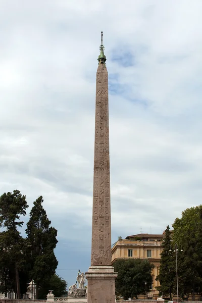 Roma - Obelisco egipcio de Ramsés en Piazza del Popolo —  Fotos de Stock