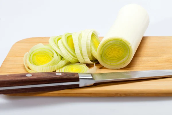 Sliced Leeks on woden table — Stock Photo, Image