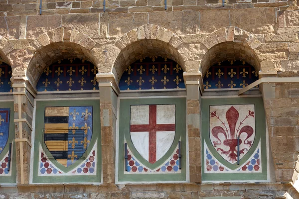 Florencia - escudos de armas en la pared Palazzo Vecchio —  Fotos de Stock