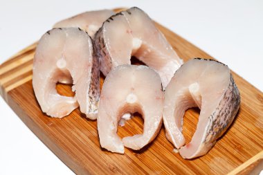 bir parça taze çiğ balık. sağlıklı beslenme.