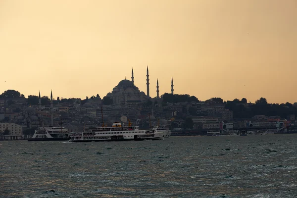Κωνσταντινούπολη - η κρουαζιέρα μέσω του στενού του Βοσπόρου — Φωτογραφία Αρχείου