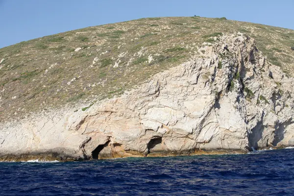 De rotsachtige kust van Turkije ten zuiden van bodrum — Stockfoto