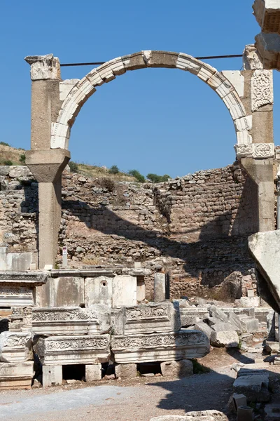 Pollio-Brunnen in der antiken griechischen Stadt Ephesus — Stockfoto