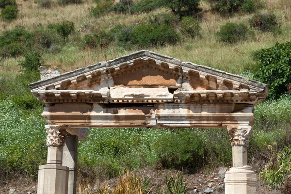 Fontein van Trajanus in de oude Griekse stad Efeze — Stockfoto