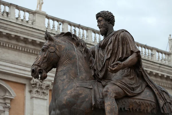 The equestrian statue of Marcus Aurelius in Capitoline Hill, Rome, Italy. — Stockfoto