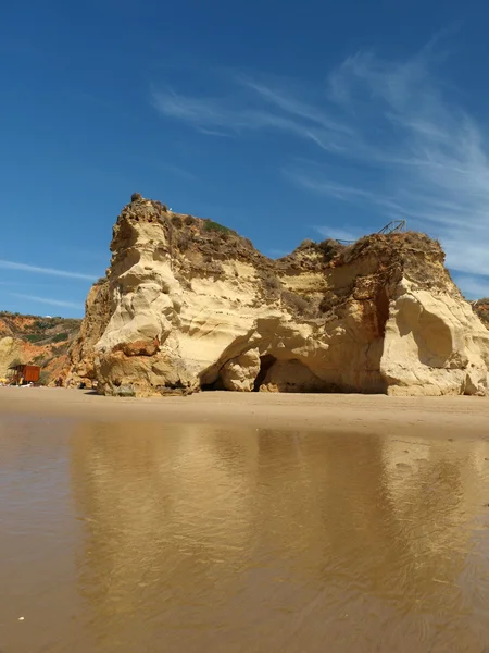 Algarve bölgesindeki huzurlu Praia de Rocha sahilinin bir bölümü.. — Stok fotoğraf
