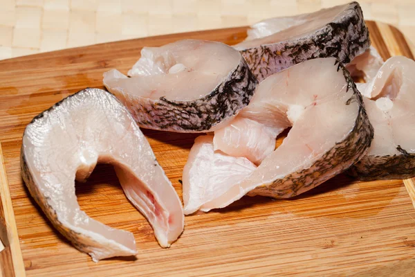 Шматок свіжої сирої риби. Здорова дієта . — стокове фото